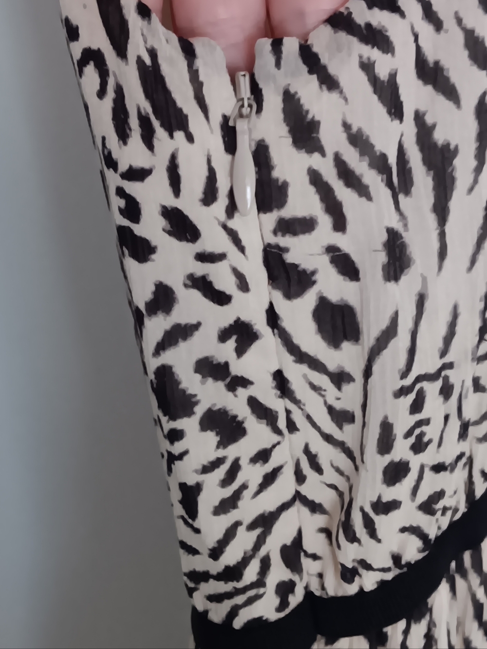 PAIGE Esmerelda 100% Silk Animal-Print Maxi Dress Halter Elastic Waist Flowy Hem - Picture 12 of 12